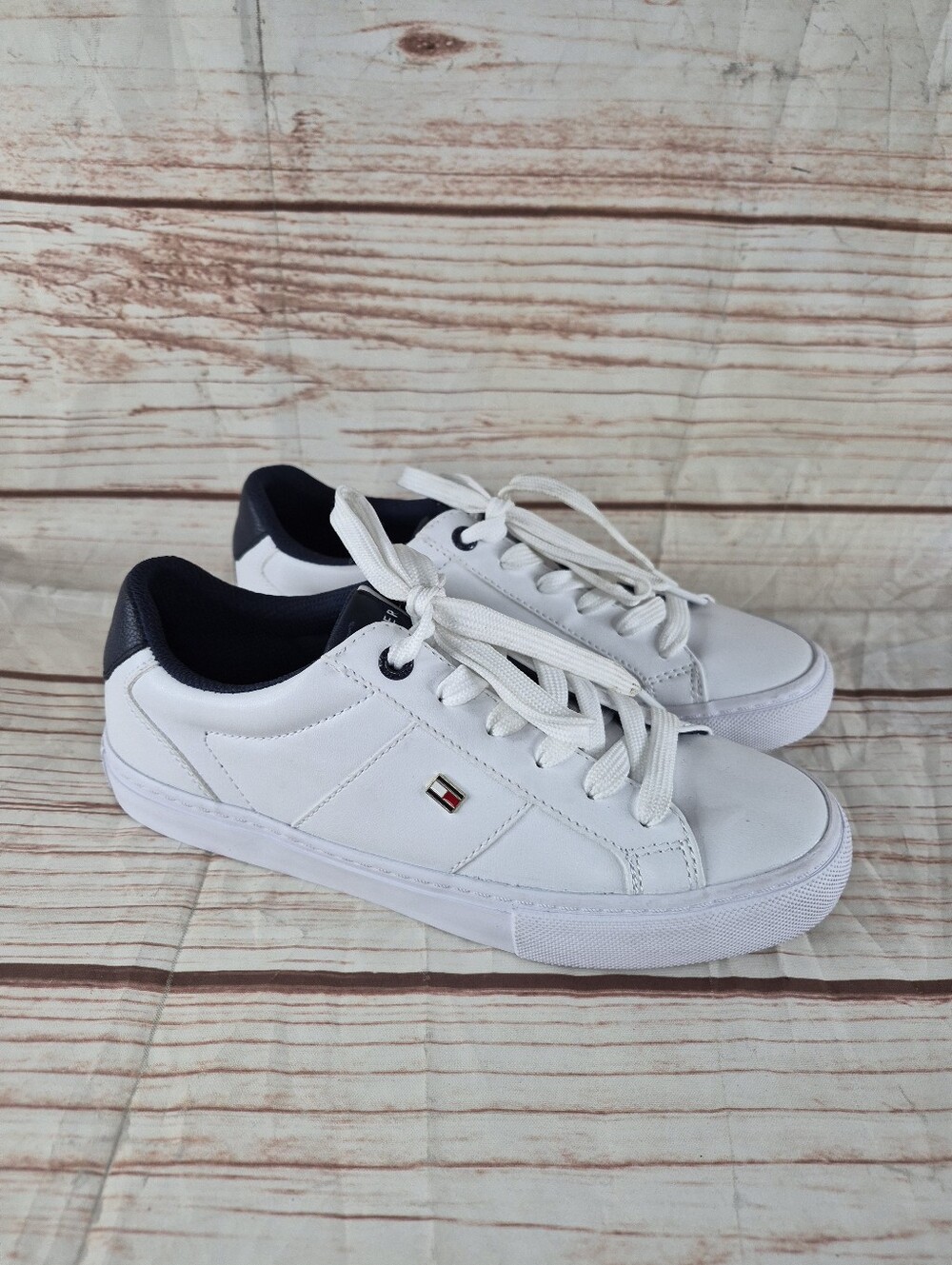 Tommy Hilfiger White Sneakers with Navy Heel Collar Size 6